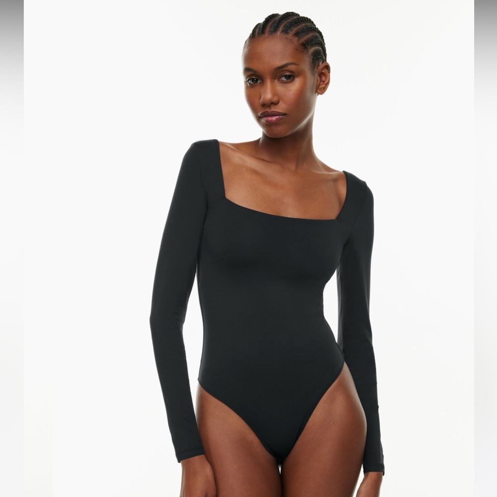 Aritzia Contour Squareneck Bodysuit